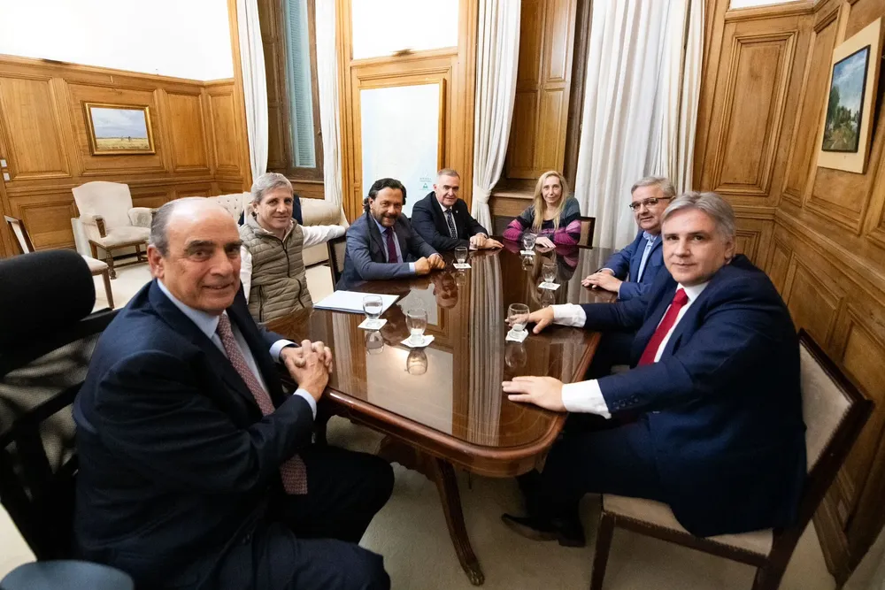 Martín Llaryora con Francos, Karina Milei y Luis Caputo (X de Guillermo Francos)