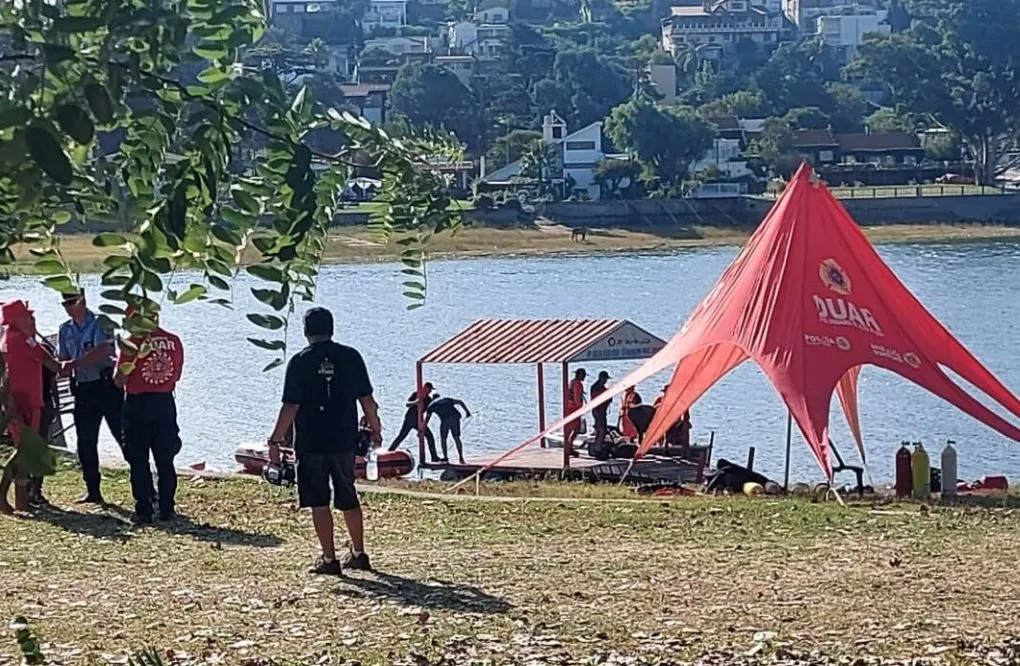 Búsque da de hombre en Lago S Roque by CarlosPazVivo