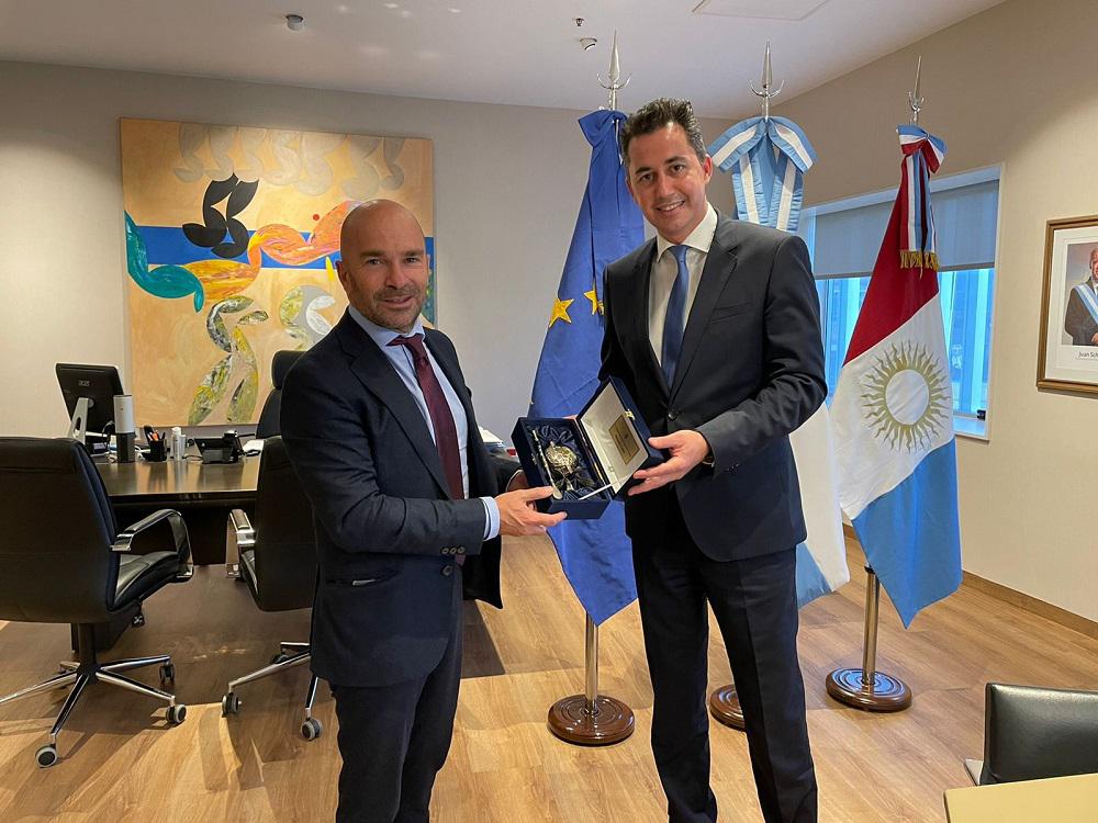 Manuel Calvo y embajador de UE
