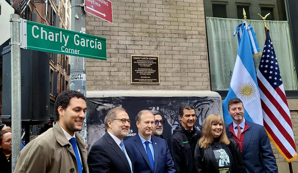 Esquina Charly García (NA)