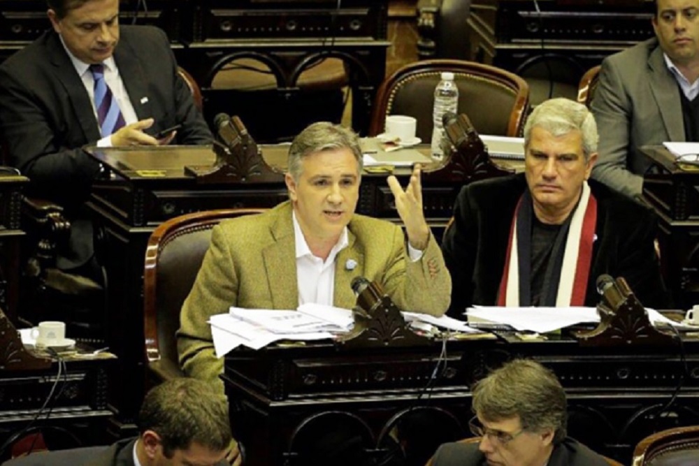 Llaryora-en-Diputados by Puntal