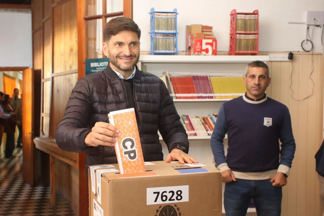 Maximiliano Pullaro vota (NA)