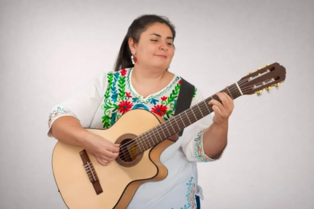 Tras su paso por el escenario mayor de Cosquín, Camila Pino presenta el álbun "A casa" thumbnail