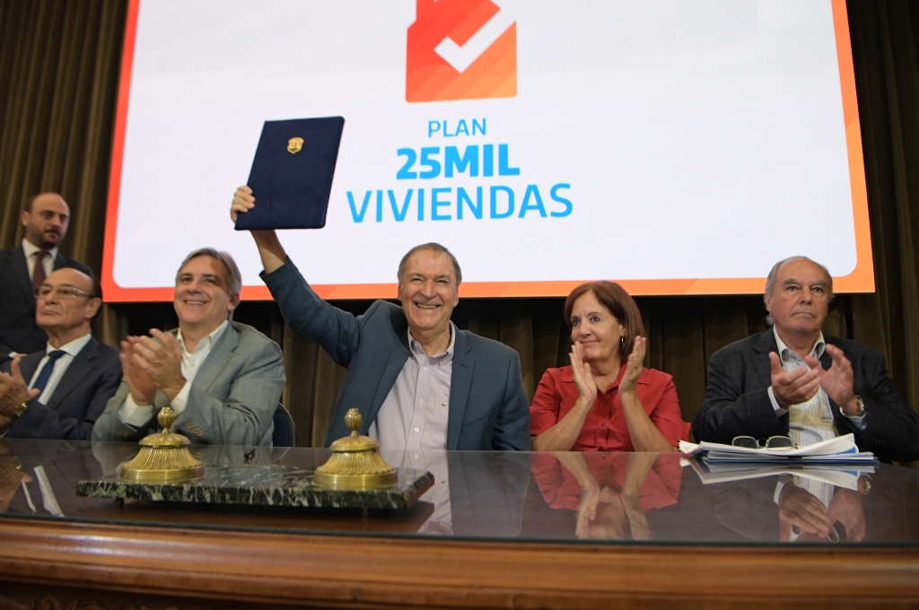 Plan viviendas Schiaretti by prensa Gobierno de Córdoba