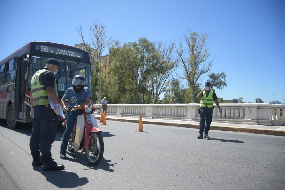 Controles coronavirus cuarentena policia by prensa poli