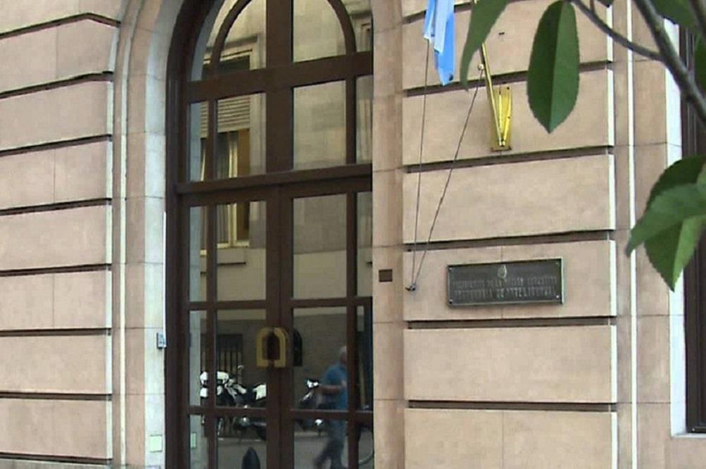 detienen a ex espia alan ruiz telam