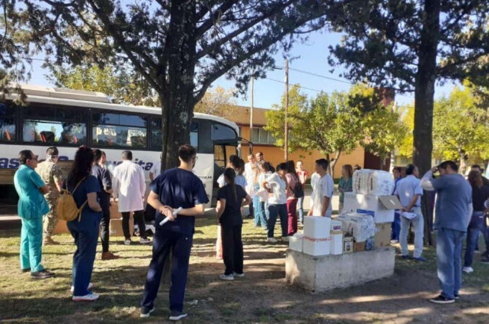 Ejercito entrega provisiones sanitarias en Villa Parque Santa Ana