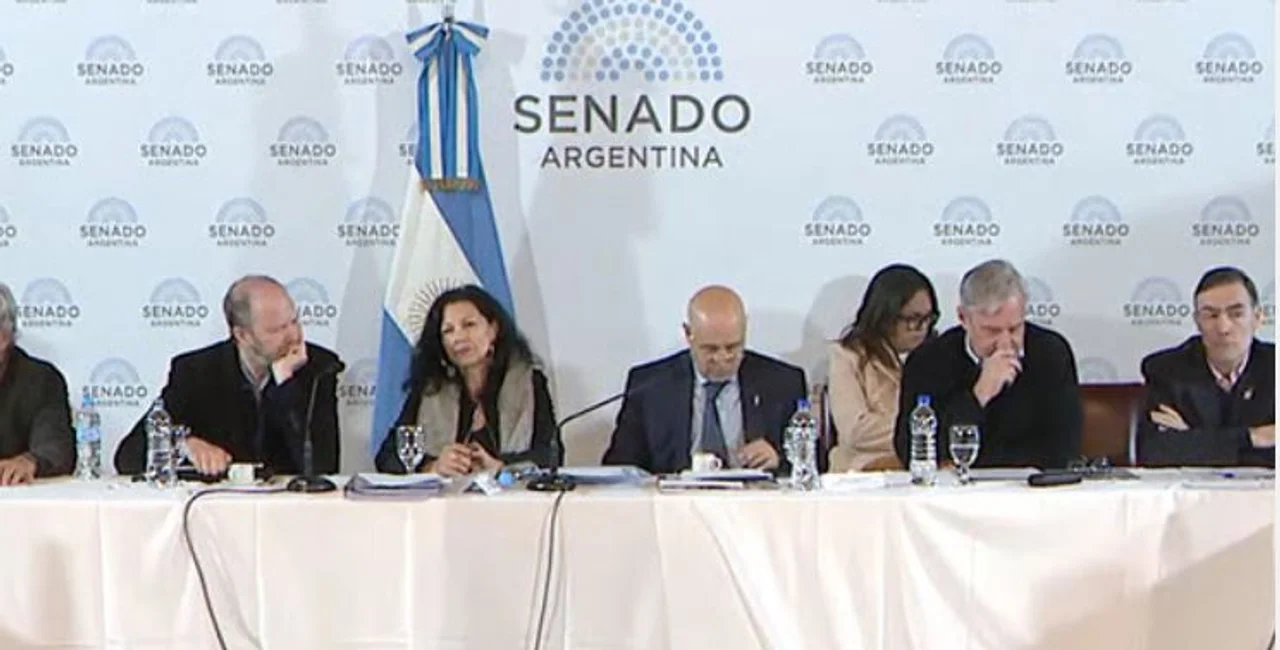 Debate en el senado sobre ciencia