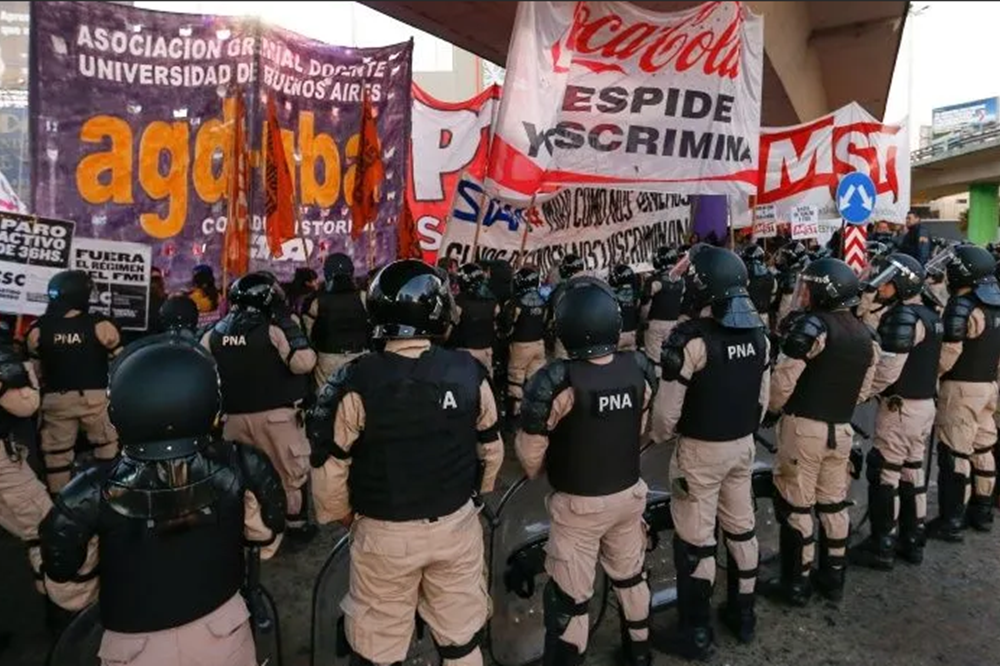 Represion puente pueyrredon Telam