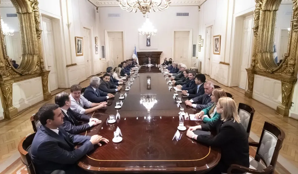 multimedia.normal.b040ede231c3edb6.UmV1bmnDs24gZGUgZ29iZXJuYWRvcmVzIGNvbiBOaWNvX25vcm1hbC53ZWJw