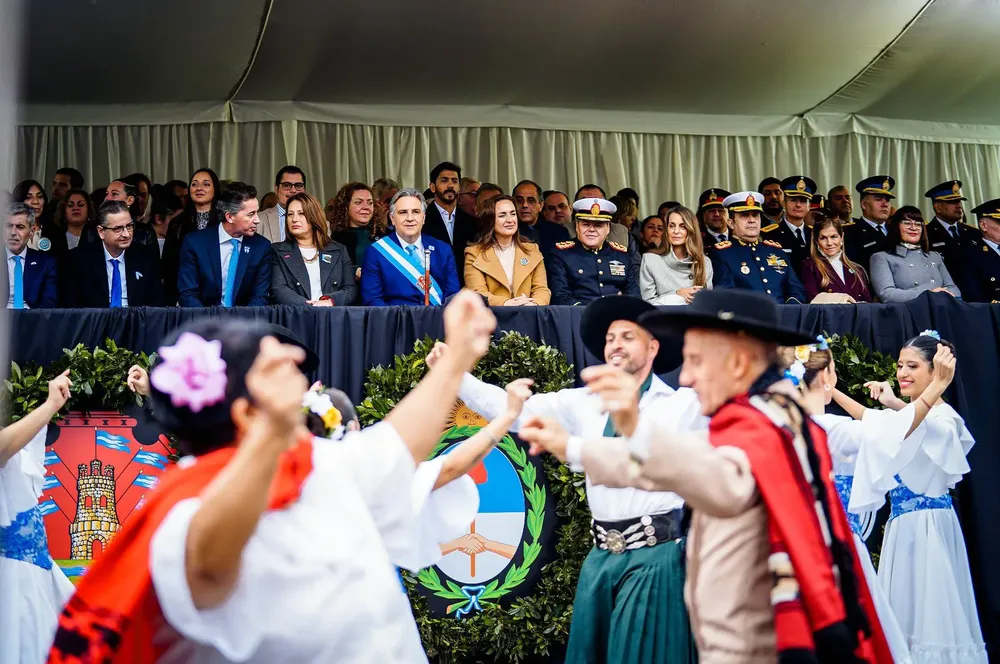 Acto del Día de la Independencia en Colonia Caroya (Gobierno de Córdoba)