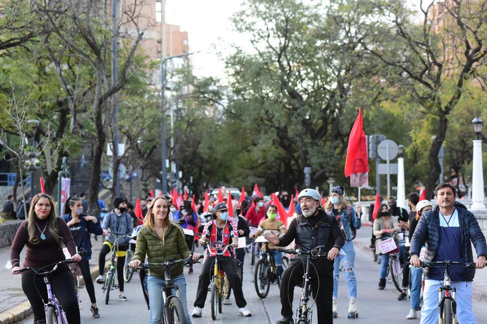 La lista "Revolucionemos la Izquierda" cerró la campaña con una bicicleteada