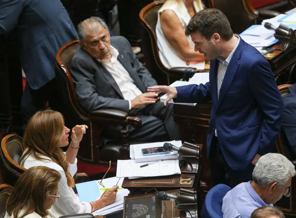 DEbate ley ómnibus NA