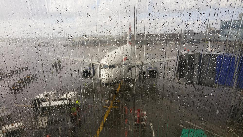 lluvia aeropuerto vuelos