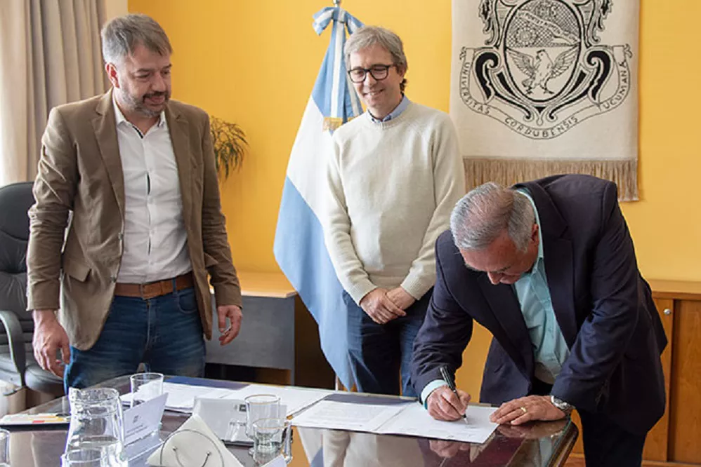2022-09-26-Firma-convenios-UUPP-02