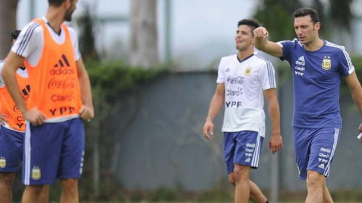 El presidente de AFA oficializó a Scaloni al frente de la Selección argentina