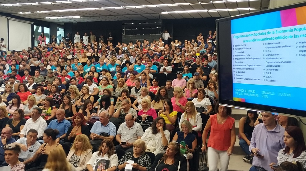 Entrega fondos a escuelas prensa Ministerio de Educación