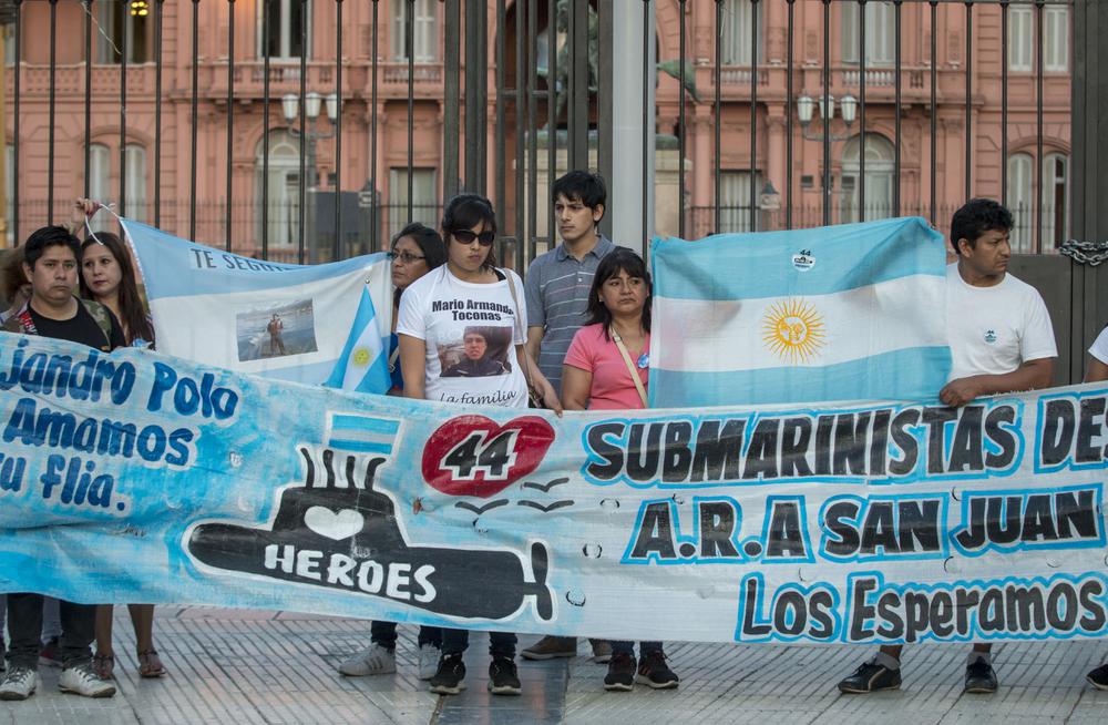 familiares ARA San Juan plaza de mayo by na