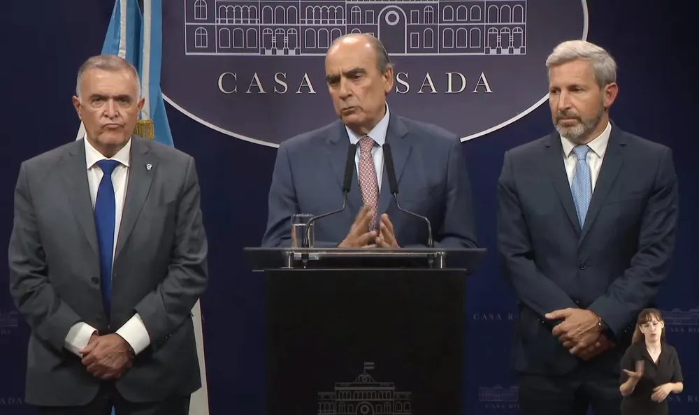 Guillermo Francos con Osvaldo Jaldo y Rogelio Frigerio (NA)