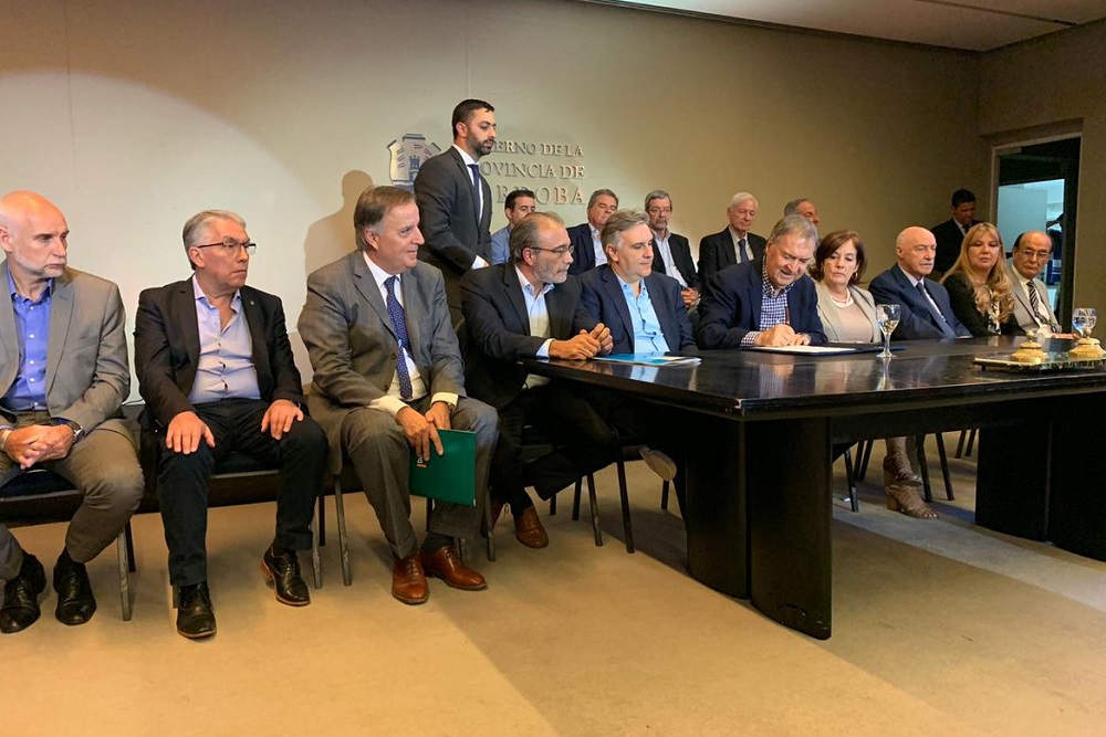Schiaretti firma convenio energía by prensa Gobierno de Córdoba