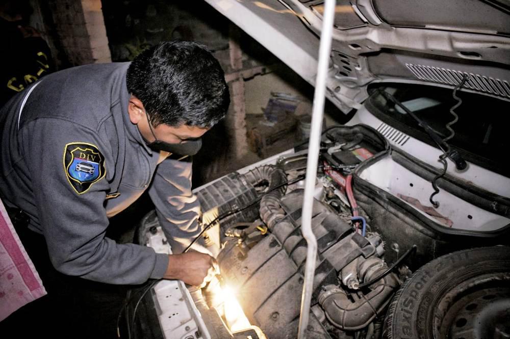 cae banda que robaba autos by Policía