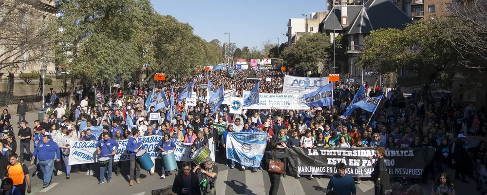 Marcha en defensa de la universidad pública (UNC) 2