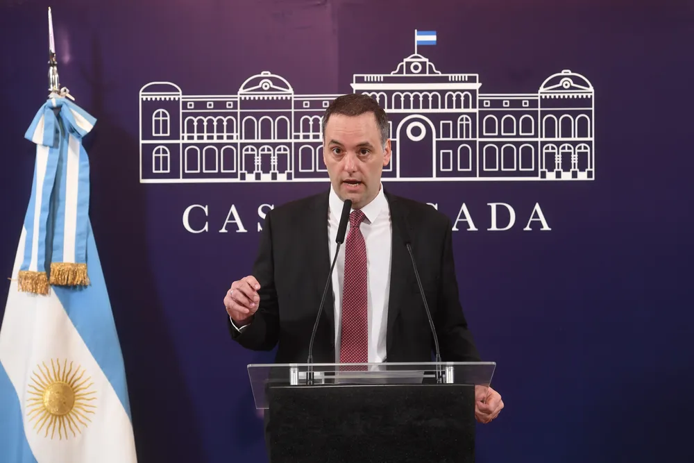 multimedia.normal.b1aeca6be0e29e08.MTItMTItMjAyM19hZG9ybmlfYW51bmNpb19yZXZpc2lfbm9ybWFsLndlYnA%3D