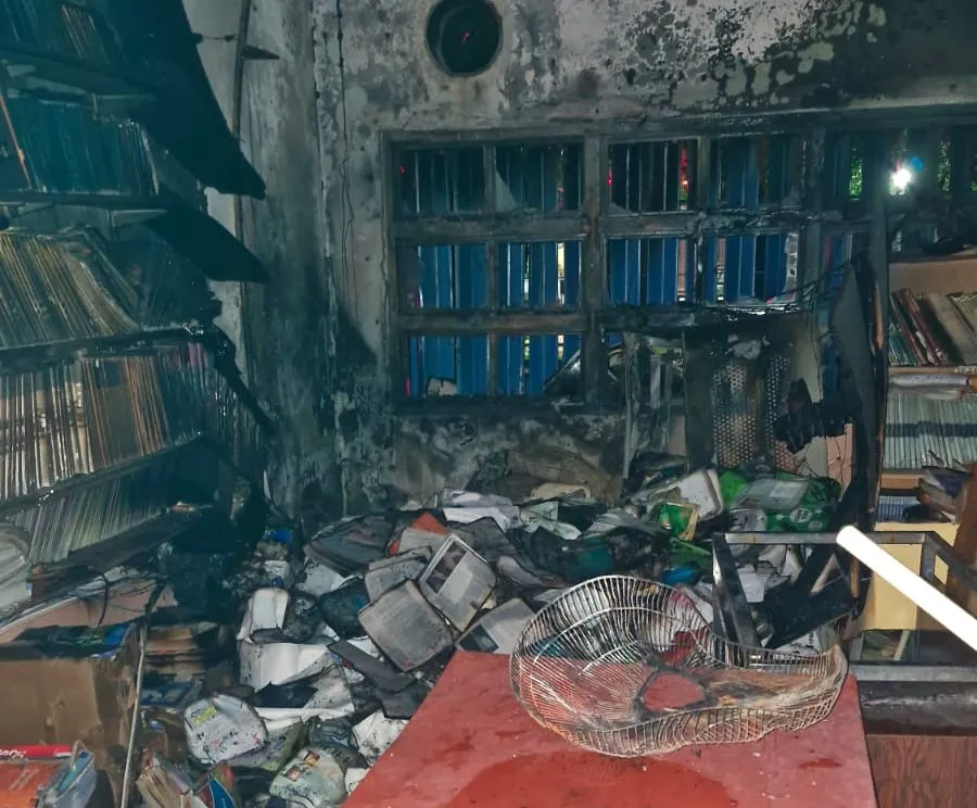 Incendio en la biblioteca de una escuela de barrio Los Boulevares (Policía)