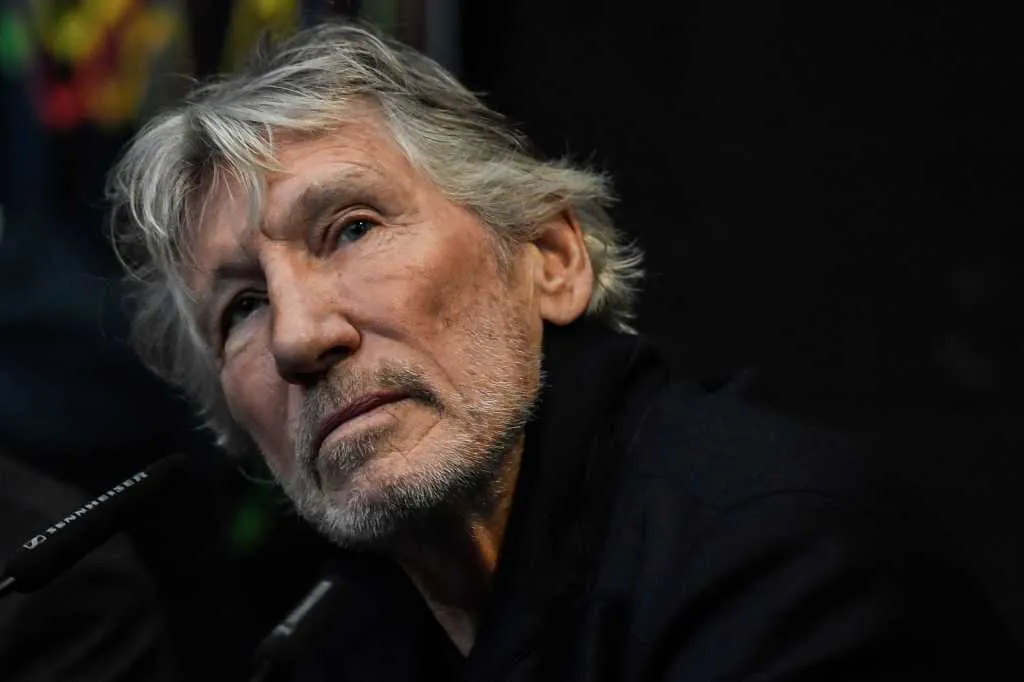 Roger Waters by NA
