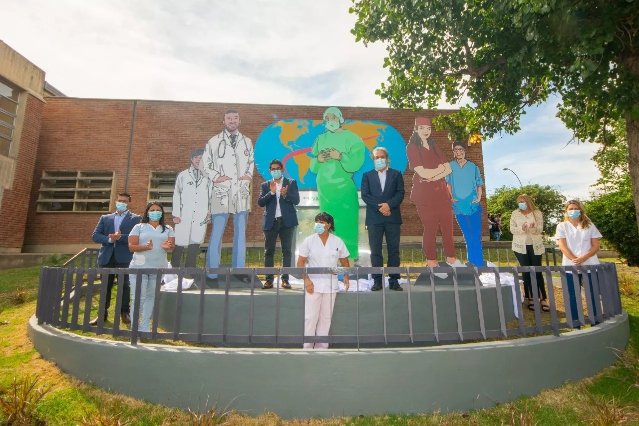 Escultura de homenaje al personal de salud (prensa de Gobierno de Córdoba)