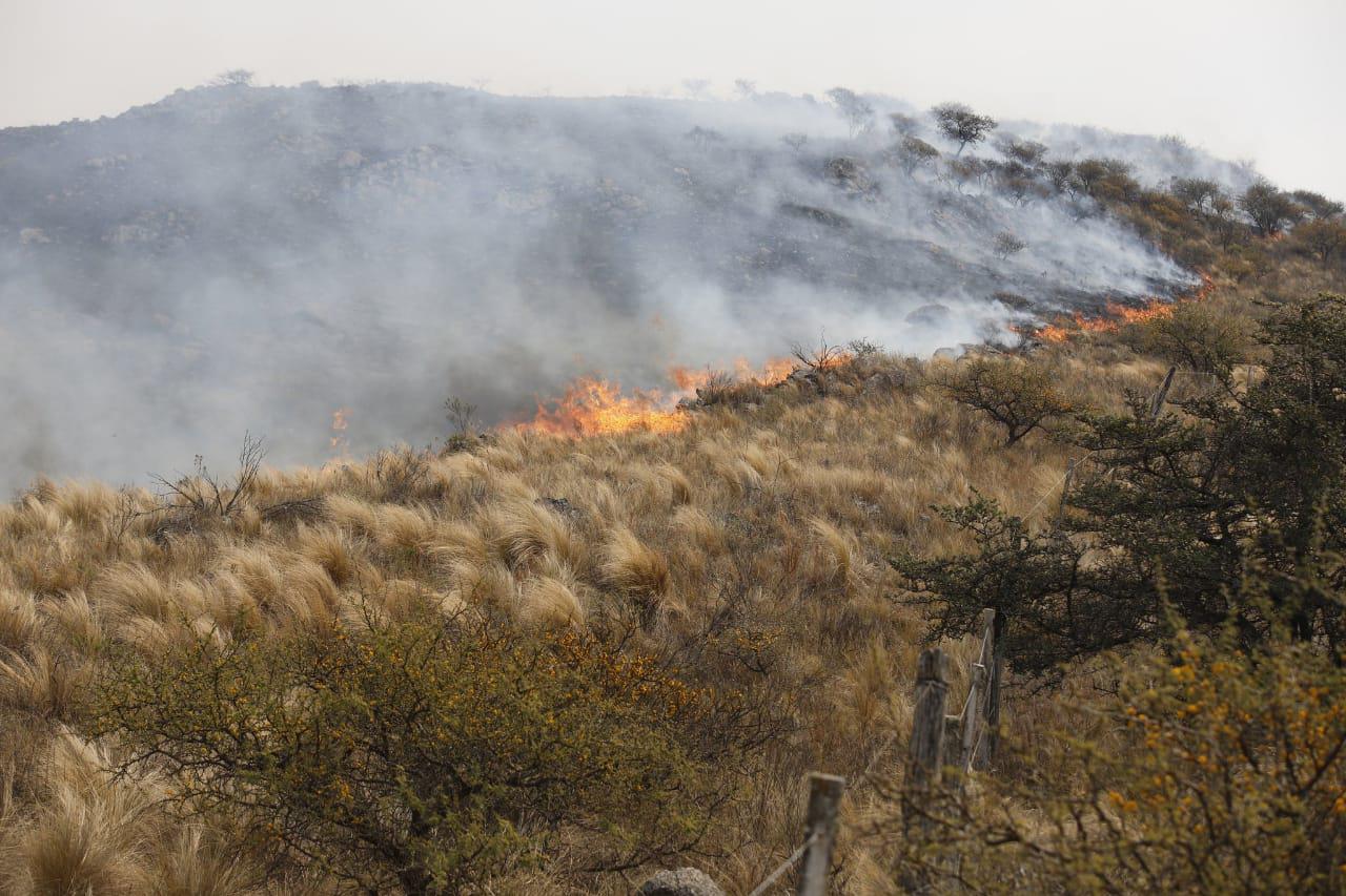 incendios en las sierras humo by @gobdecba