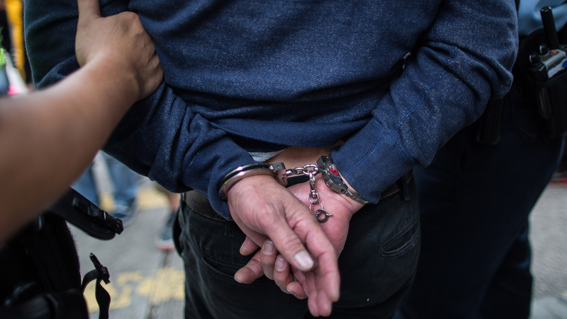esposas detención