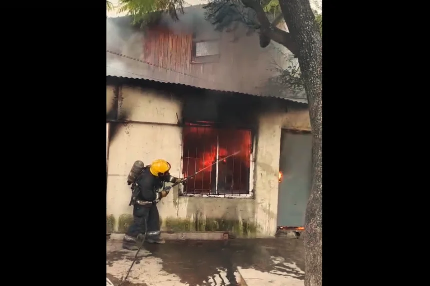 Incendio en barrio General Bustos (Policía)