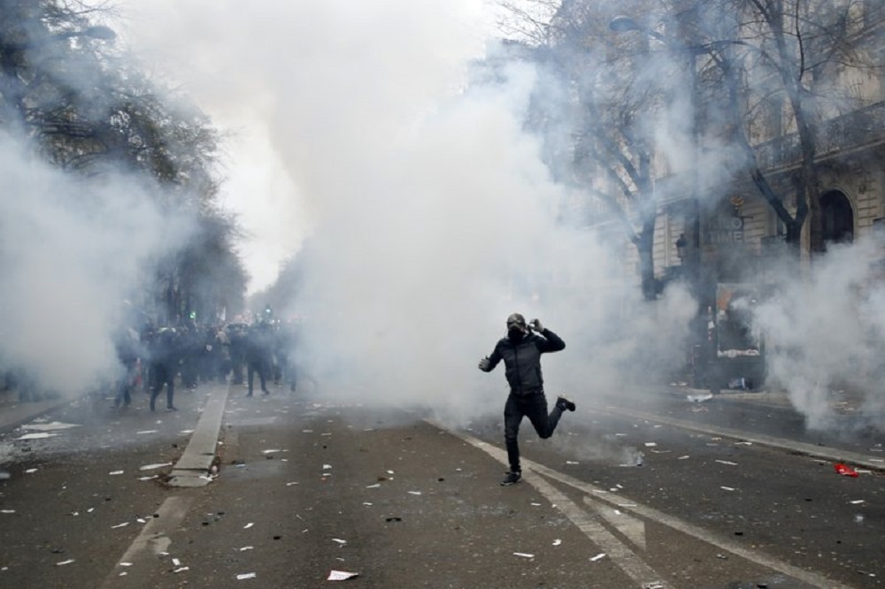 Francia: al menos 71 detenidos tras las marchas contra la reforma jubilatoria