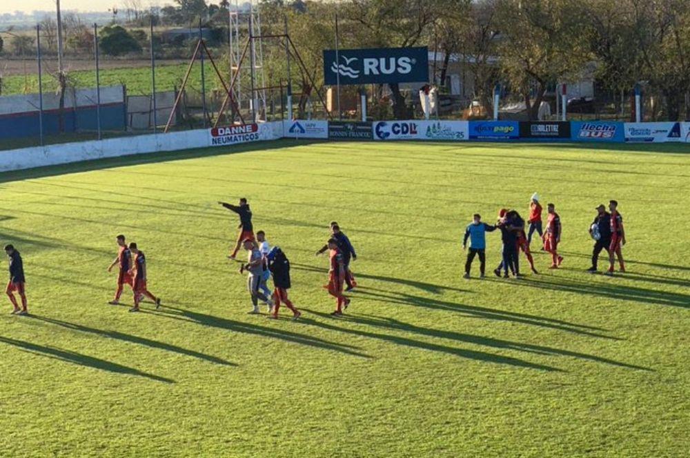Defensores de Pronunciamiento cancha ER