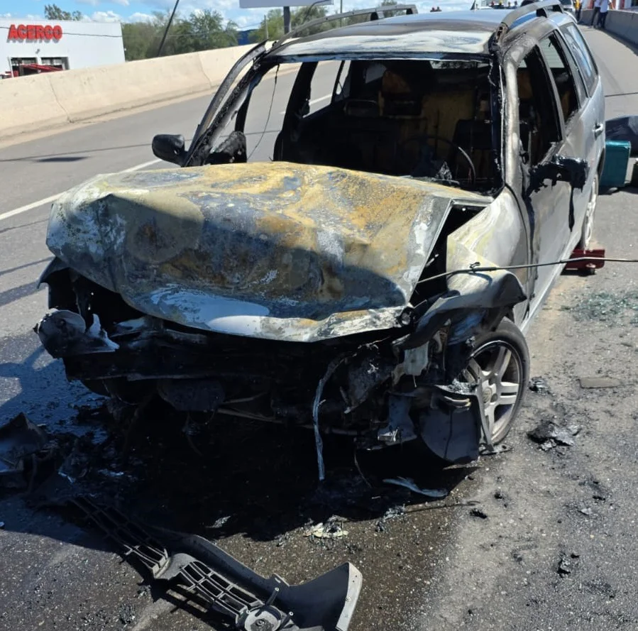 choque en cadena auto quemado by poli.jpeg 1