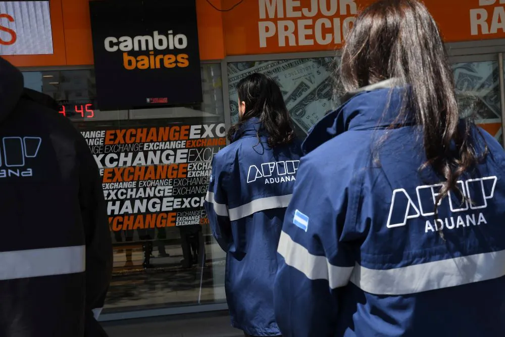 Operativos Afip en cuevas by Télam