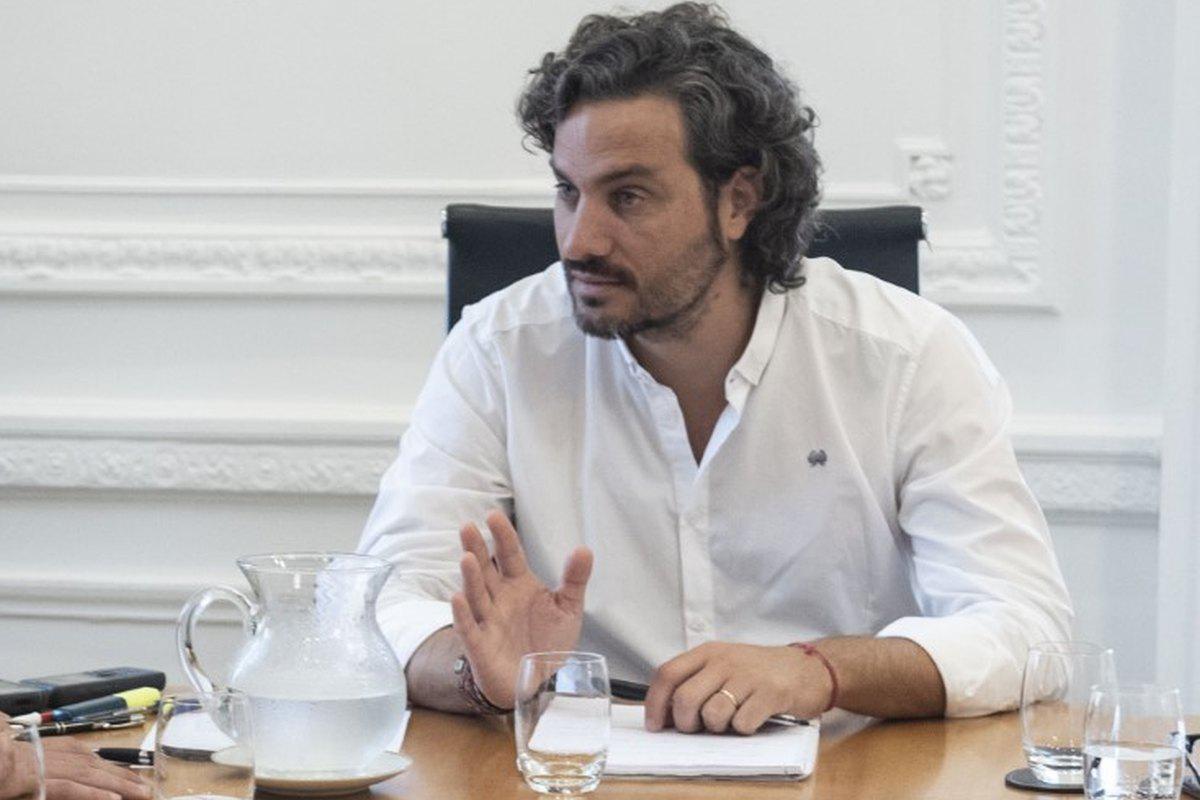 Santiago-Cafiero-hablando-hacia-la-derecha