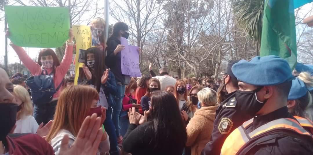 Protesta por Ludmila Pettri Semanario Actualidad