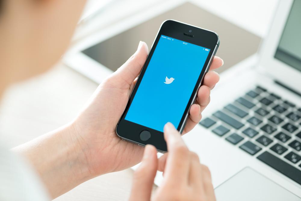 Amnistía pide que Twitter frene la violencia contra las mujeres en su plataforma