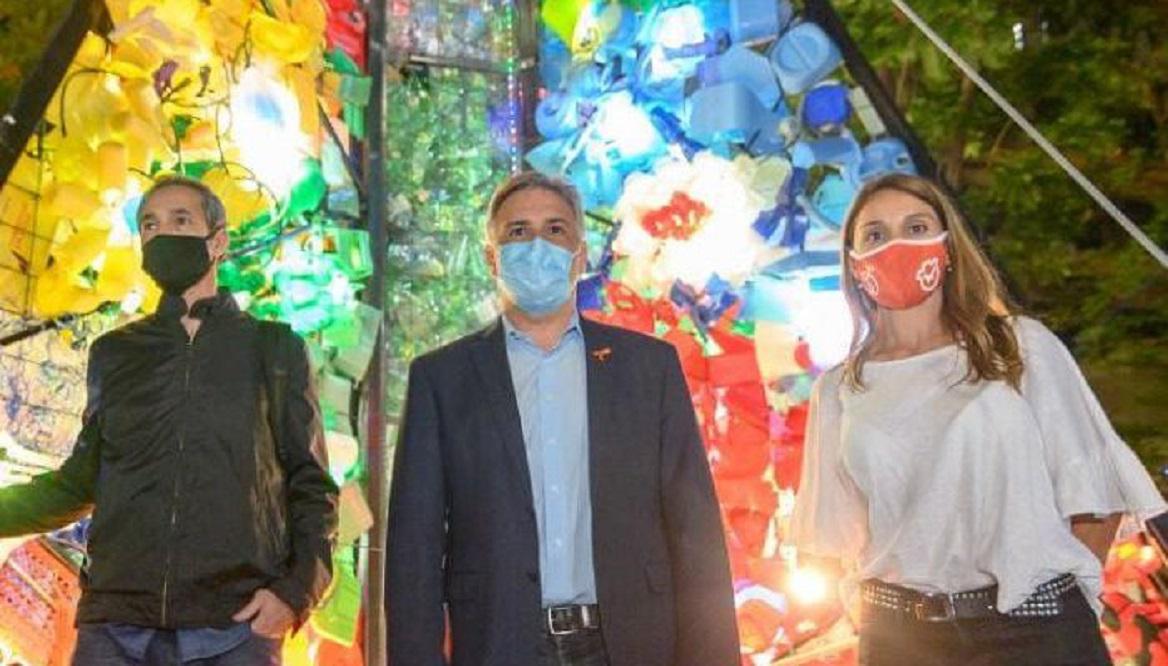 LLARYORA ENCENDIÓ ARBOL