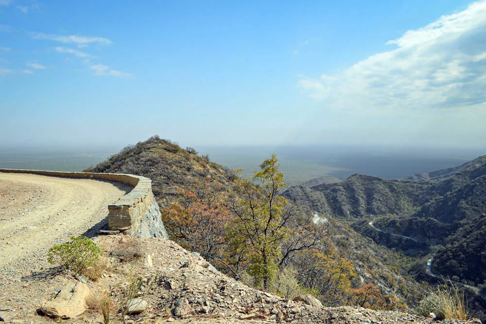 Un camino de precicipios y vistas impresionantes.