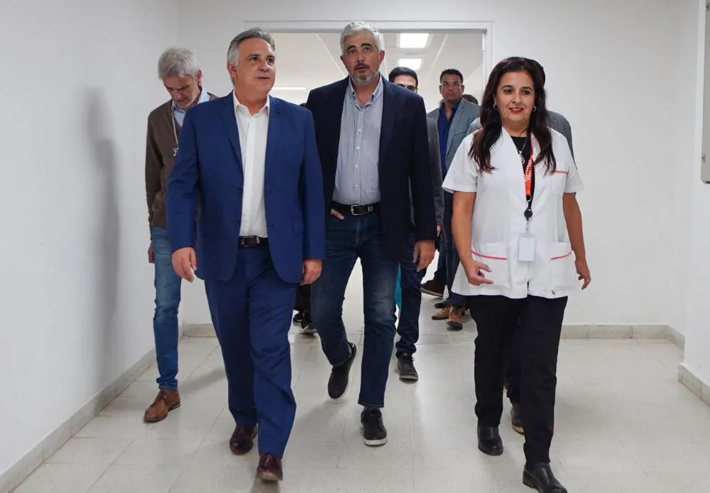Llaryora en el Misericordia prensa.cba