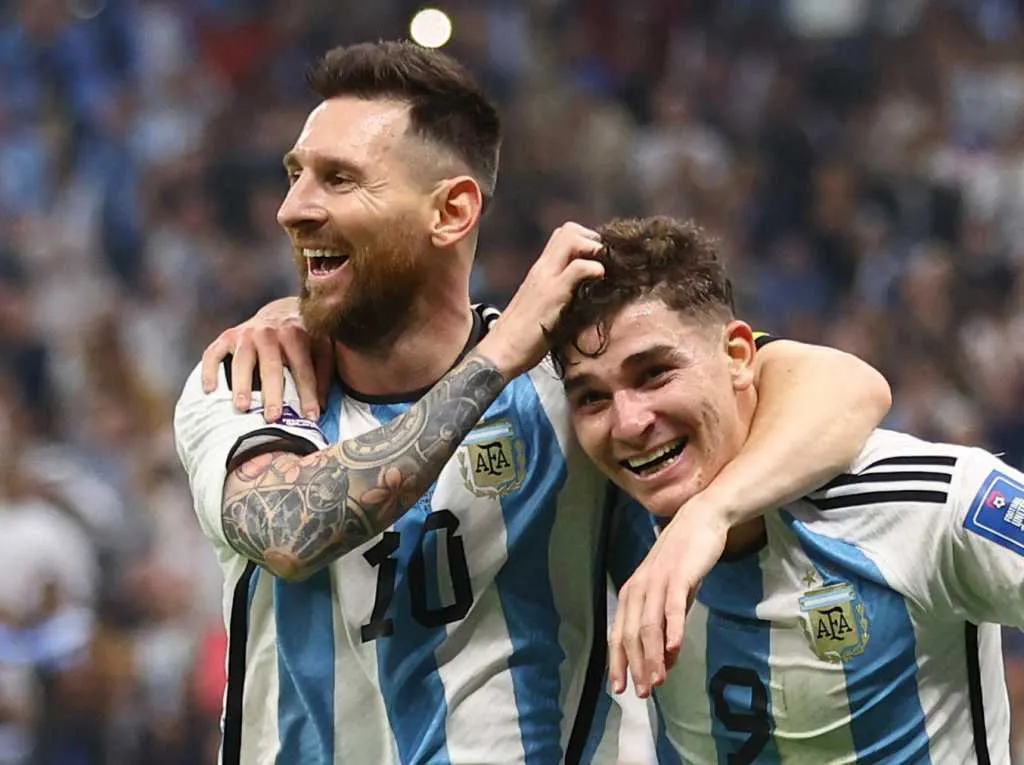 Messi y Alvarez by NA