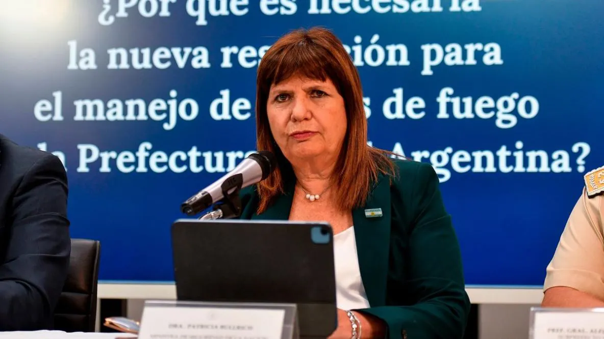 Bullrich con Prefectura  Télam Foto E. Obregon