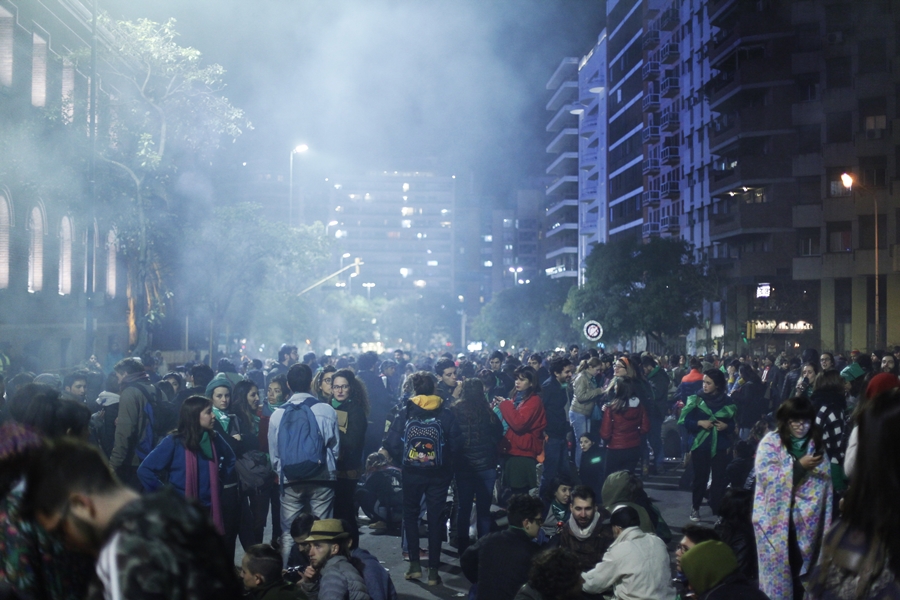 Postales cordobesas que dejó la masiva vigilia a favor del aborto legal 67