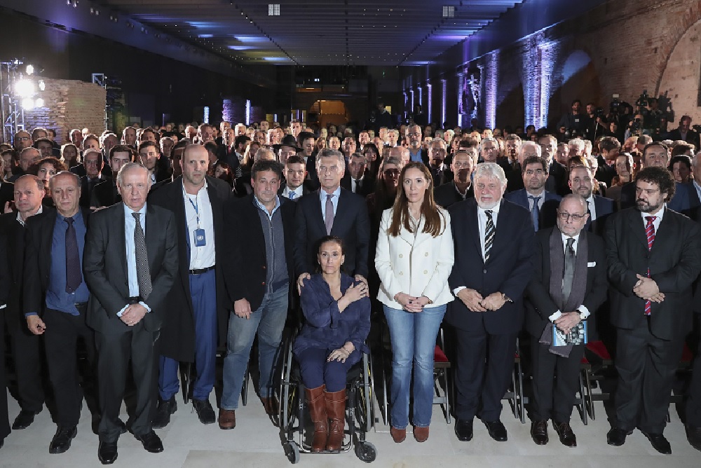 macri amia by na