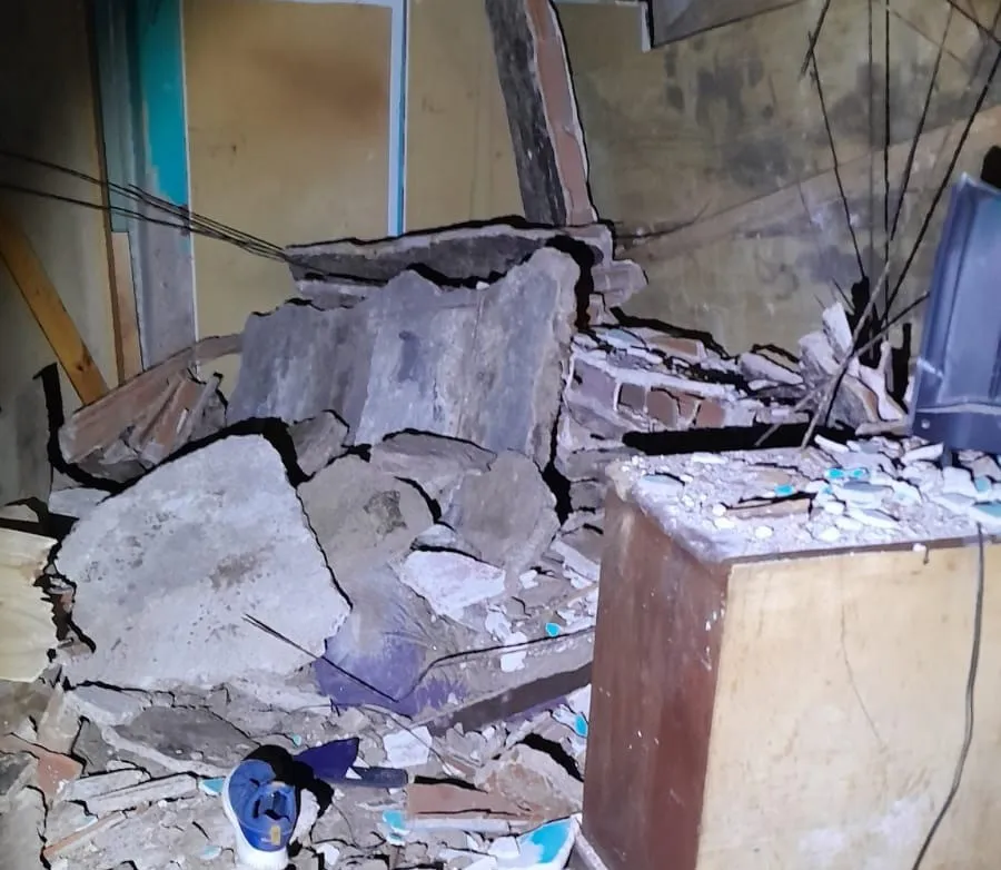 Derrumbe en una pensión de barrio San Vicente (Policía) 2
