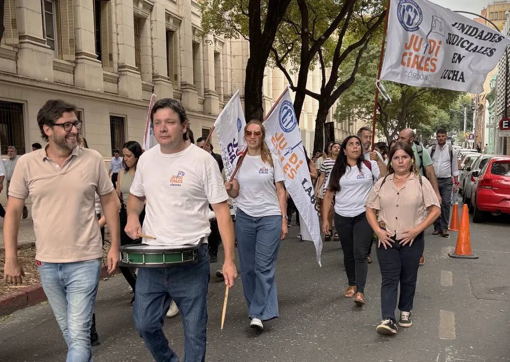 Marcha de estatales por los aportes a la Caja (Judiciales) 06