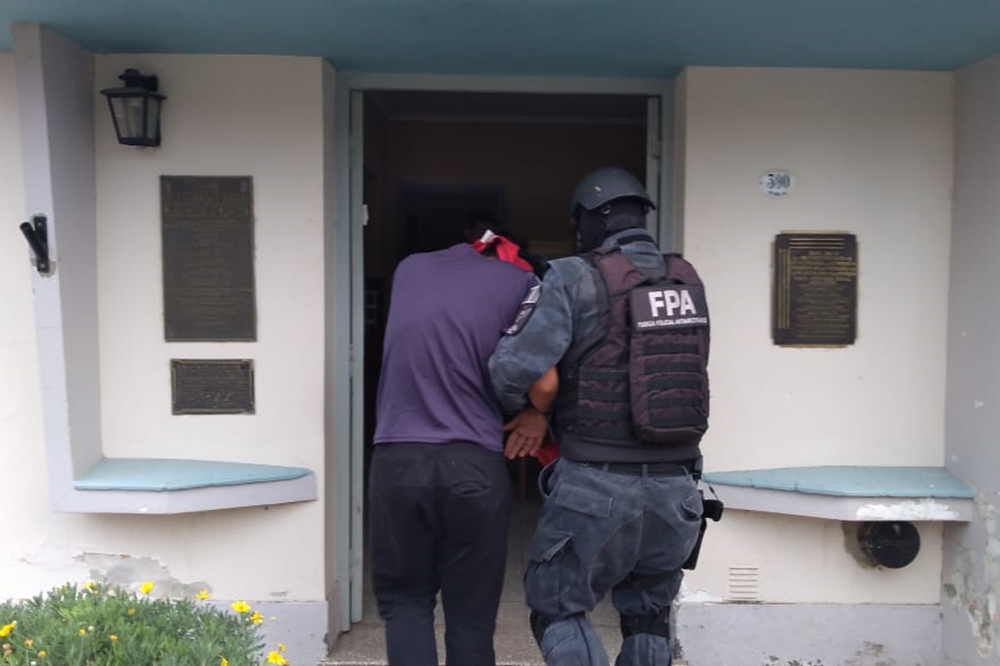 detención del policía en bell ville